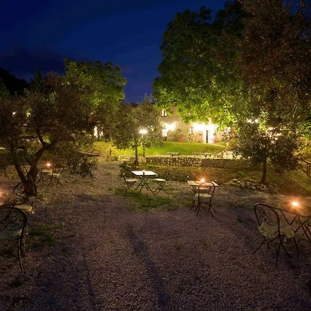 Country Country house